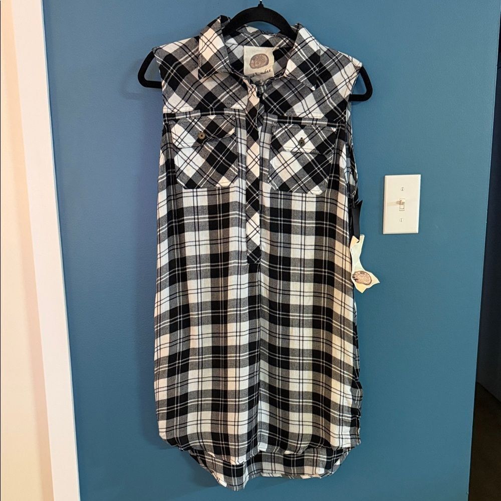 Black and White Plaid Sleeveless Shirt